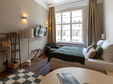 The Charming by Curt Suites. Hotel im Zentrum von Berlin. Charmantes Hotel. Großes Suite-Schlafzimmer. Geräumige Curt Suite.