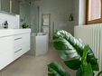 Schönes und elegantes Badezimmer im Hotel The Charming by Curt Suites. Exklusives und zentrales Hotel in Berlin.